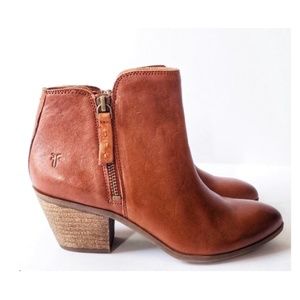 Frye Judith Zip Ankle Boot Cognac size 10